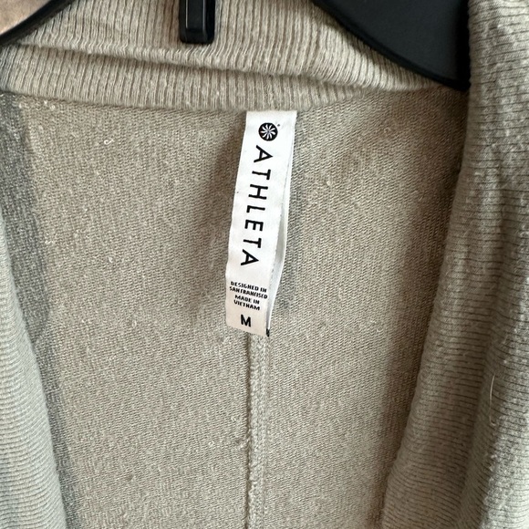 Athleta Pale Olive Green Cardigan w/ thumb holes and pockets Size M - Picture 3 of 3